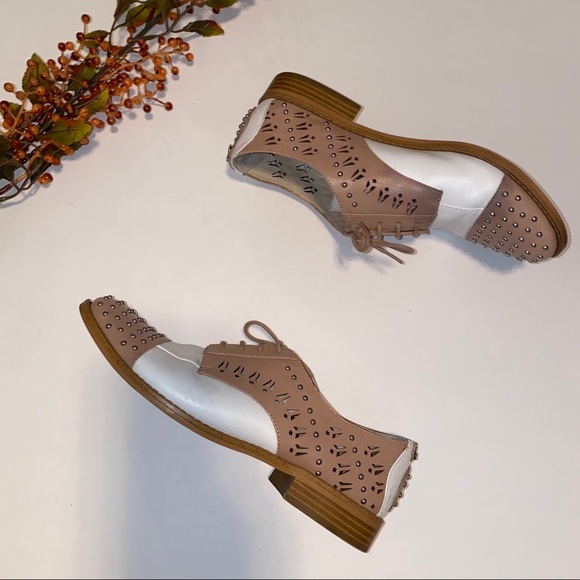 Sam Edelman Shoes - Sam Edelman “Jayna” tan and white lace up loafer